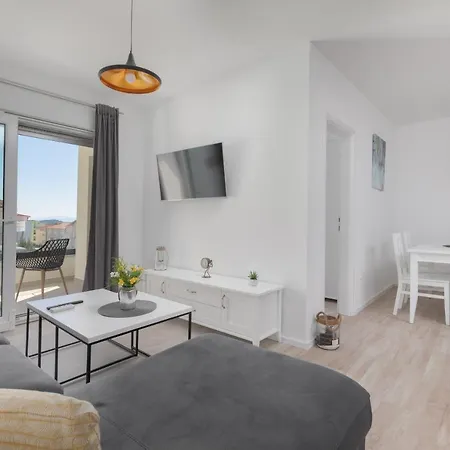 Apartment Second Ivana